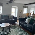 Cilhendre Holiday Cottages - The Dairy