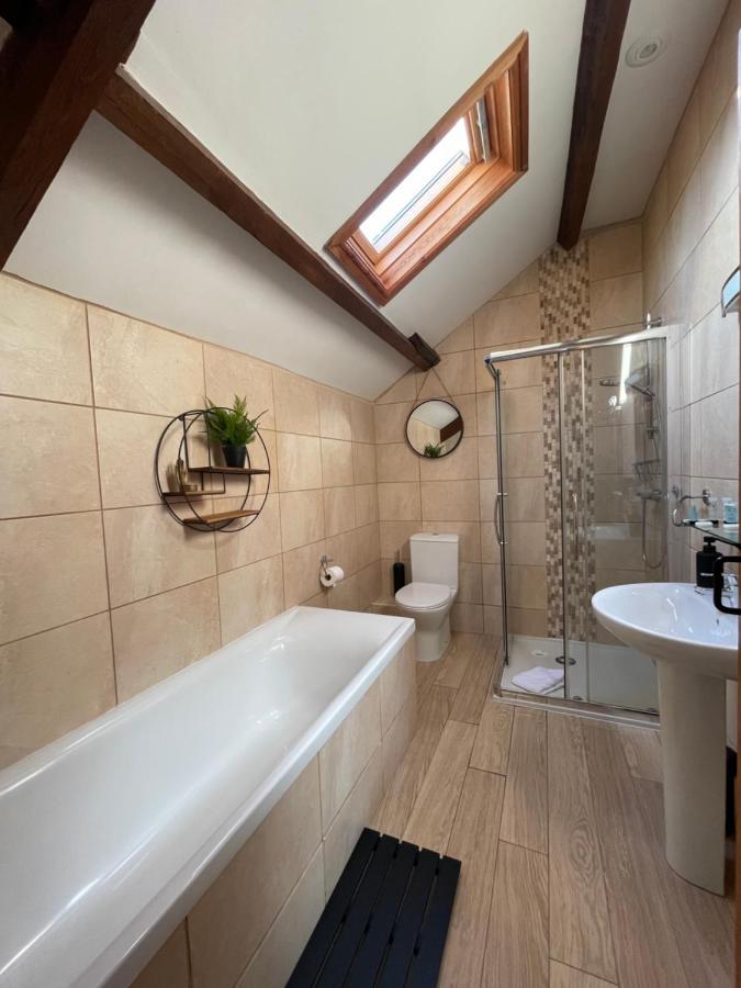 Holiday home Cilhendre Holiday - The Dairy
